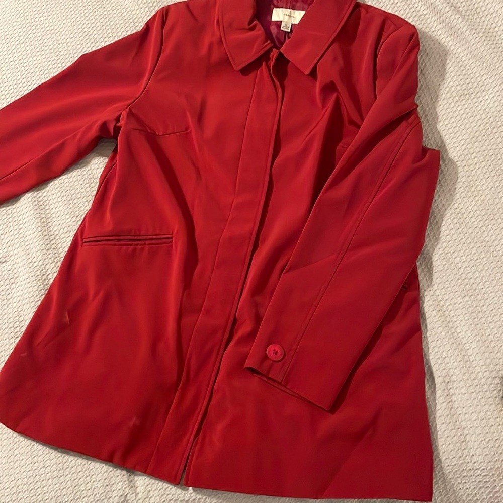 Very nice ladies Peacoat/raincoat Dark red color. Satin lined.